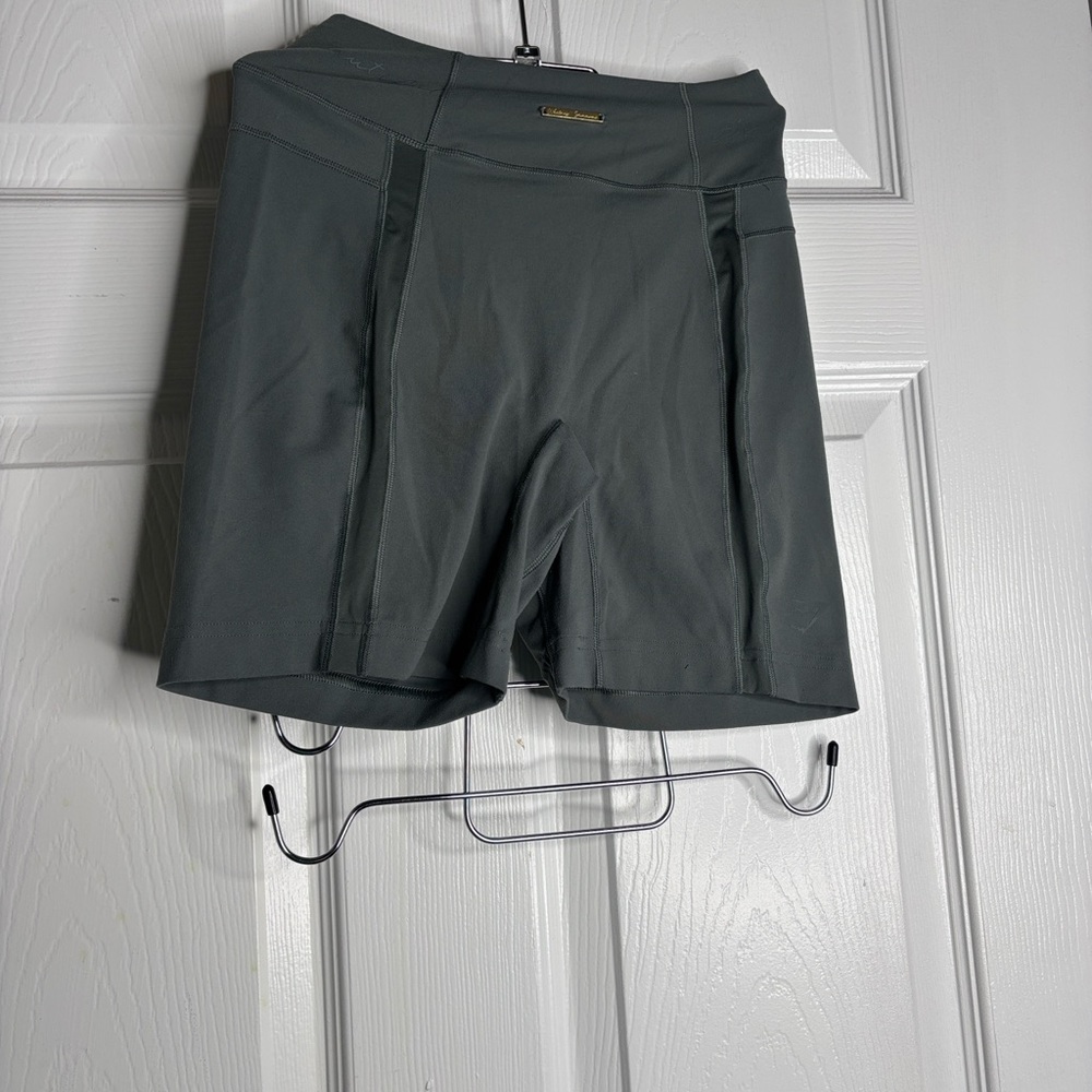 Gymshark Women's Whitney Simmons Biker Scrunch shorts - Picture 4 of 4